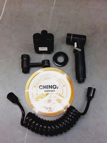 Xịt vệ sinh dây chống rối, 2 núm lõi đồng chia nước thông minh, tay van gạt mở ( màu đen) CHINOX X01