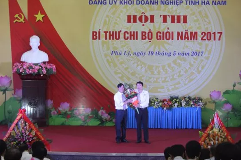 Đ/c Phó giám đốc công ty tham dự Hội thi Bí thư chi bộ giỏi 2017