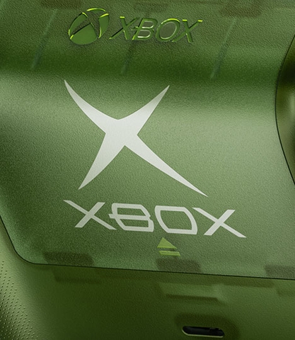 Logo Xbox trên nền xanh lá của tay cầm Xbox Series X X25 Special Edition