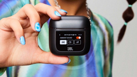 JBL TOUR PRO 2 - Tai nghe TWS đầu tiên có hộp sạc thông minh