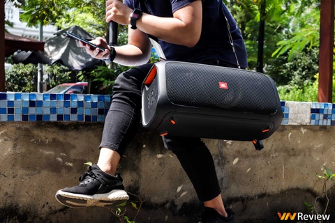 Đánh giá JBL PartyBox On-The-Go: loa karaoke di động “quẩy” đâu cũng được