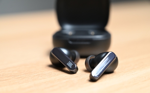 JBL Live Pro 2: Tai nghe True Wireless có chống ồn tốt, thông minh, đeo êm, âm thanh hay