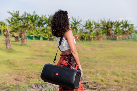 Trải nghiệm JBL PartyBox On-The-Go: 