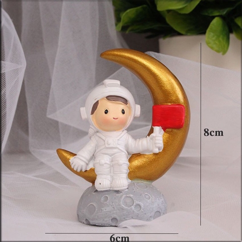 Bé Trai phi hành gia Ngồi trăng