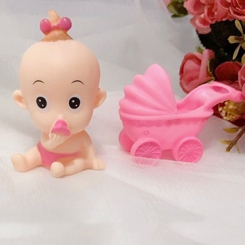 Em bé và xe nôi HỒNG