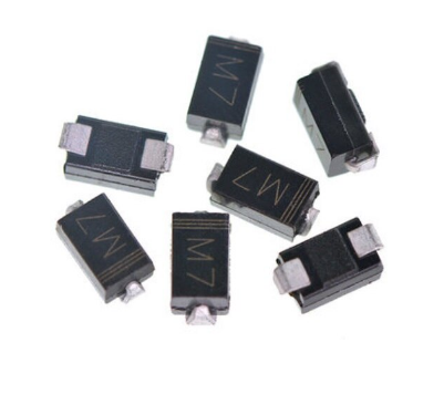 Diode 1N4007 SMD ( M7 ) 1000V 1A ( loại tốt )