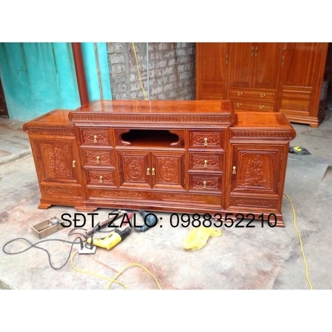 Kệ tivi lồi giữa gỗ hương vân 1m8