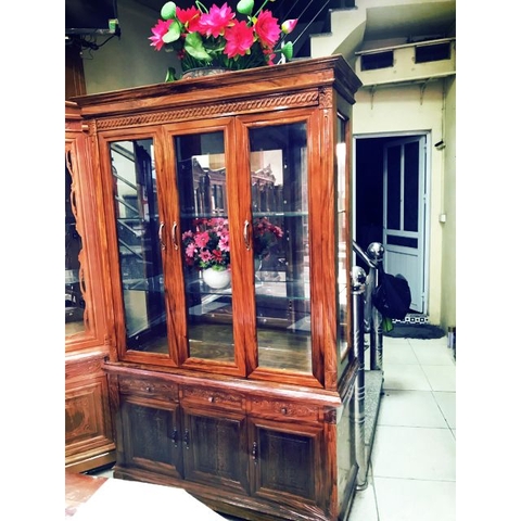 Tử Trưng Bày Phòng Khách Sang Trọng