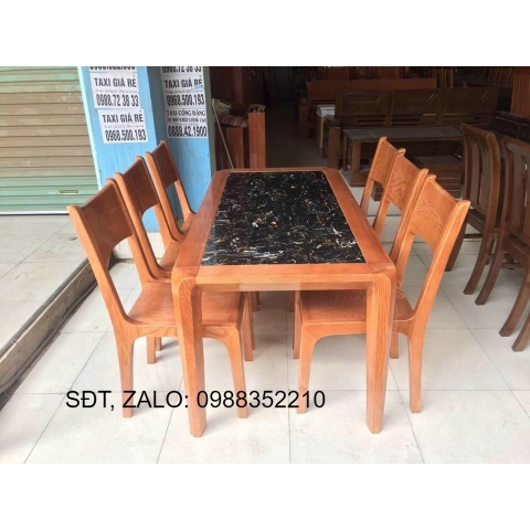 Bộ bàn ăn gỗ sồi kiểm hàng trước khi thanh toán