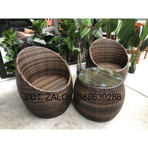 Ghê ngoai trơi sanh nha sân vươn giá thật