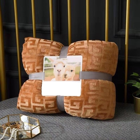 Chăn lông cừu ULTIMATE chữ vạn - màu vàng bò