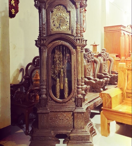 Cây đồng hồ gỗ gụ sang trọng