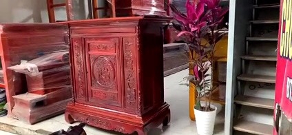 tủ thờ gỗ nhãn đục tam đa màu cánh gián