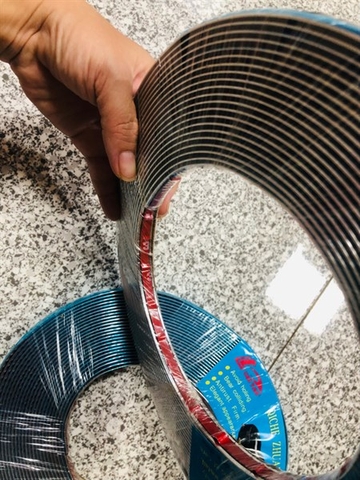 Cuộn dán viền kính xe 1mm- nhựa ( không bảo hành- 1m )