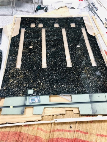 Sàn Cacbon Carival đen nhũ vàng ( không gồm 2 lưng ghế hàng 3, + 2 sàn trước ) - BH 1 năm - Gồm công lắp đặt