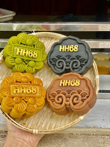 Bánh trung thu dập khuôn logo công ty