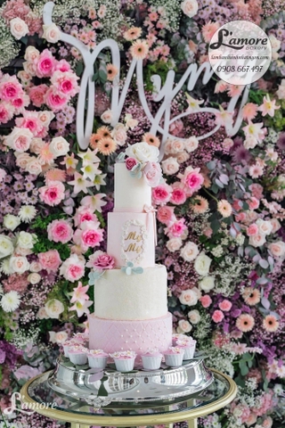 Bánh kem sinh nhật con nuôi nhà thiết kế Đỗ Mạnh Cường