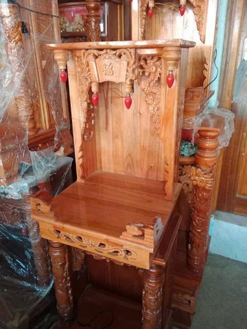 Bàn thờ ông địa thần tài