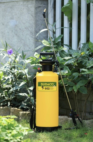 Bình xịt tưới cây Dudaco 8 lít 2 cần