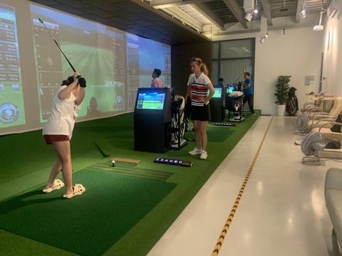 Tại sao Người Mới Chơi Nên Chọn Đánh Golf 3D Trong Nhà?