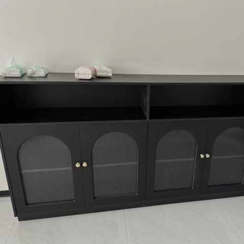Tủ Bếp Cổ Điển Cánh Kính Sóng Cho Phòng Ăn MDF Sang Trọng 160x35x100cm Yapi-TB004