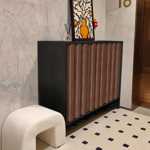 Tủ Giày Dép Gỗ Hiện Đại Cánh Vân Gỗ Dọc 150x38x95cm Yapi-332