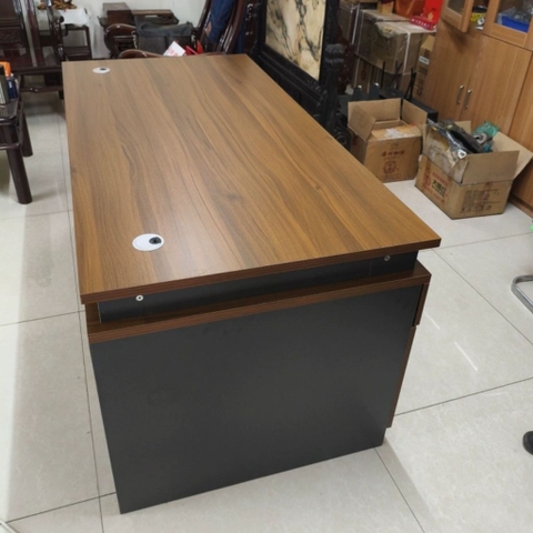 Bàn Làm Việc Lãnh Đạo Văn Phòng, Kèm Tủ Phụ Ngăn Kéo Màu Nâu Phối Đen 180x80x75cm Yapi-BLD009