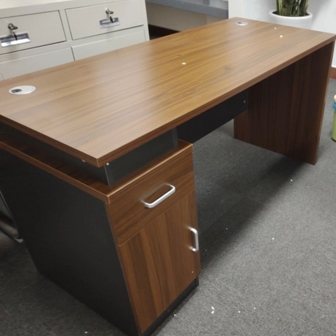 Bàn Làm Việc Lãnh Đạo Văn Phòng, Kèm Tủ Phụ Ngăn Kéo Màu Nâu Phối Đen 180x80x75cm Yapi-BLD009