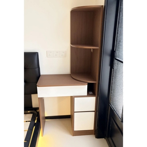 Bàn Trang Điểm Góc Kèm Kệ Trang Trí Nhỏ Gọn Hiện Đại 90x40x160cm, Yapi-811