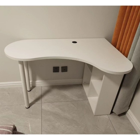 Bàn Làm Việc Góc Chữ L Bo Cong Hiện Đại Tích Hợp Kệ Sách 160x78x73.5cm Yapi-440