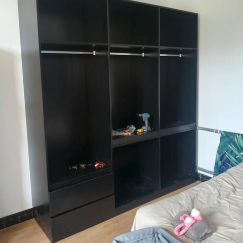 Tủ Quần Áo Gỗ Công Nghiệp Màu Đen Hiện Đại Có Ngăn Kéo Nội Thất Phòng Ngủ Kích thước 240x60x240 Yapi-239