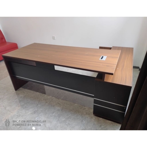 Bàn Làm Việc Giám Đốc Vân Gỗ Phối Đen Viền Kim Loại Có Ngăn Kéo 200x80x75cm Yapi-BLD003