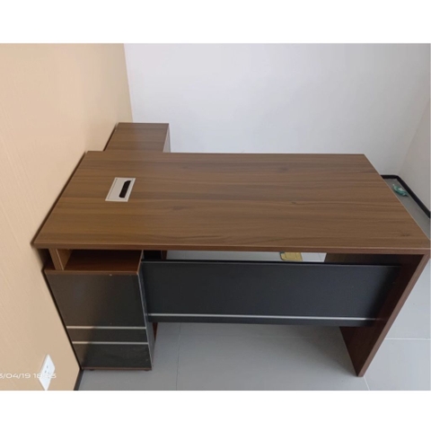 Bàn Làm Việc Giám Đốc Vân Gỗ Phối Đen Viền Kim Loại Có Ngăn Kéo 200x80x75cm Yapi-BLD003