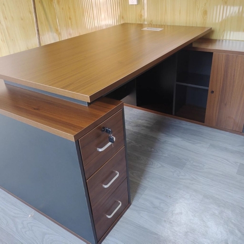 Bàn Làm Việc Giám Đốc Vân Gỗ Phối Đen Nhám, Có Ngăn Kéo Và Tủ Lưu Trữ Hiện Đại 180x40x75cm Yapi-BLD004