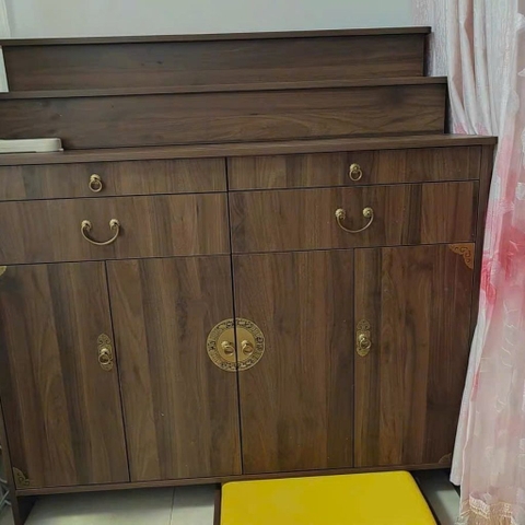 Tủ Thờ Thấp Màu Vân Gỗ Có Ngăn Kéo Và Cánh Mở Gọn Gàng Hiện Đại  88x48x112cm Yapi-1205