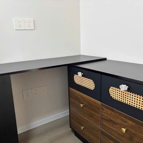 Bàn Trang Điểm Chữ L Gỗ MDF Cánh Mây Nhiều Ngăn Kéo 140x40x75cm Yapi-808