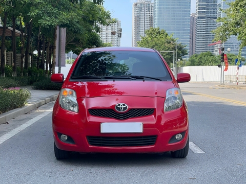 Toyota Yaris 1.3AT Nhật Bản 2009 màu đỏ