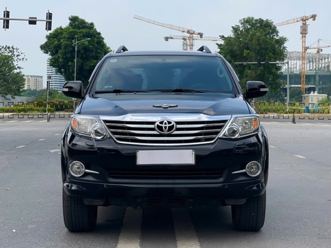 Toyota Fortuner 2.7V 4x4 AT 2014 bạc