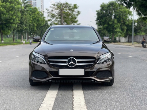Mercedes C200 2018 màu nâu nội thất đen
