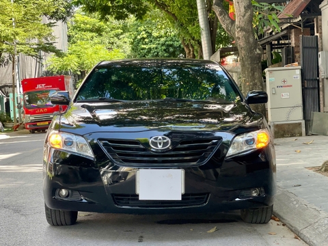 Toyota Camry LE 2.4 2018 màu đen