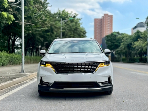Kia Carnival 2.2D signature sản xuất 2022 màu trắng