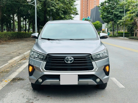 Toyota Innova E 2.0 MT 2021 màu bạc