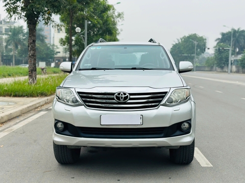 Toyota Fortuner 2.7V 4x4 AT 2014 bạc