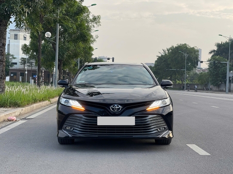 Toyota Camry 2.5Q 2020 nhập khẩu màu đen