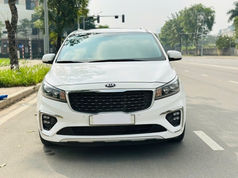Kia Sedona 2.2 DAT Luxury 2021 màu trắng