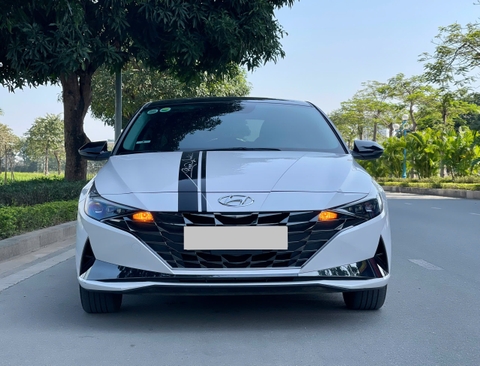 Hyundai Elantra 1.6 AT Đặc biệt 2025 trắng