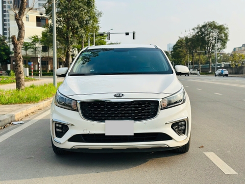Kia Sedona 2.2 DAT Deluxe 2021 màu trắng