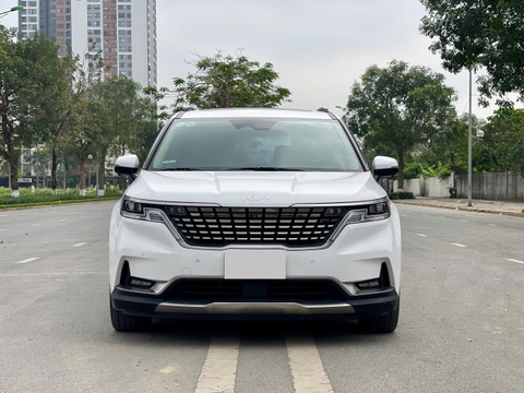 Kia Carnival 2.2D signature sản xuất 2021 trắng