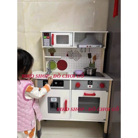 Bếp LG trắng đỏ cao 110cm có âm thanh, ánh sáng phong cách Pháp