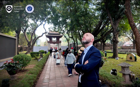 CHUYẾN THĂM VĂN MIẾU QUỐC TỬ GIÁM CỦA THẦY HIỆU TRƯỞNG BOSWORTH INDEPENDENT SCHOOL